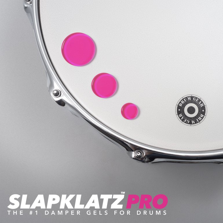 SlapKlat PRO pink - vist på et trommeskind, én af hver størrelse er sat på trommeskindet.