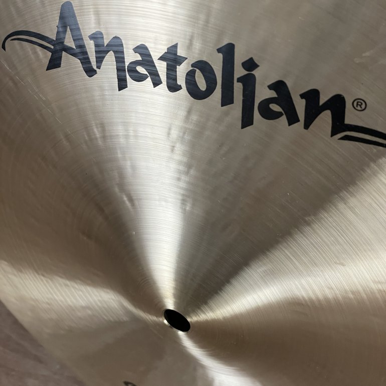 Anatolian Emotion 14" Light Crash - close up af anatolian logo