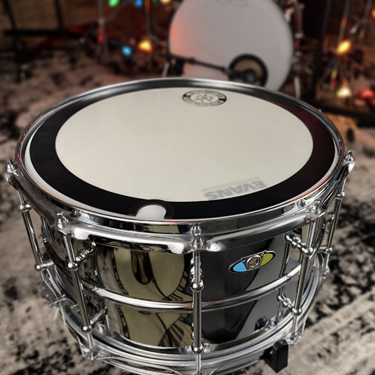 Big Fat Snare Drum - The Original - vist på en lilletromme
