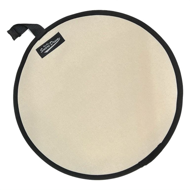 Big Fat Snare Drum Quesadilla - enkelt quesadilla vist på hvid baggrund