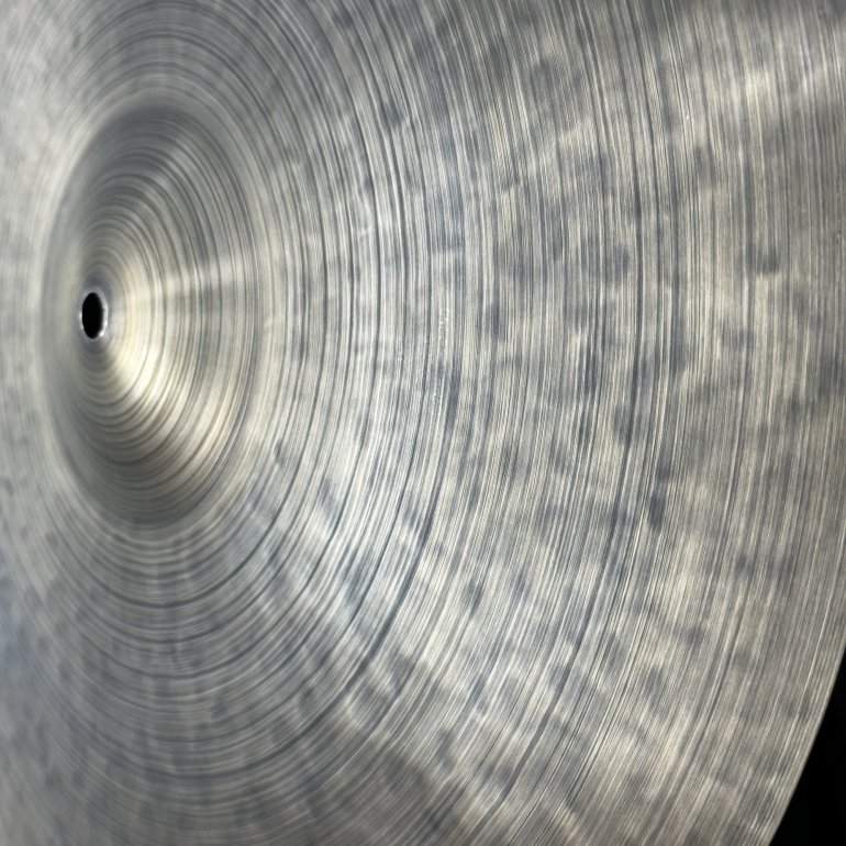 Cymbal & Gong Holy Grail 18" Crash - Close up