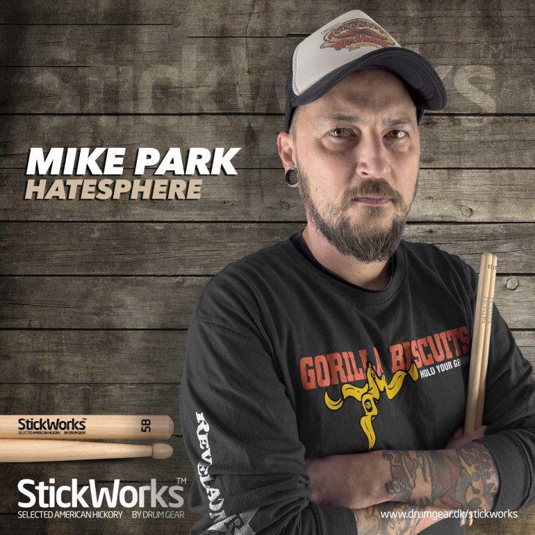 Mike Park fra Hatesphere med et sæt StickWorks 5B trommestikker