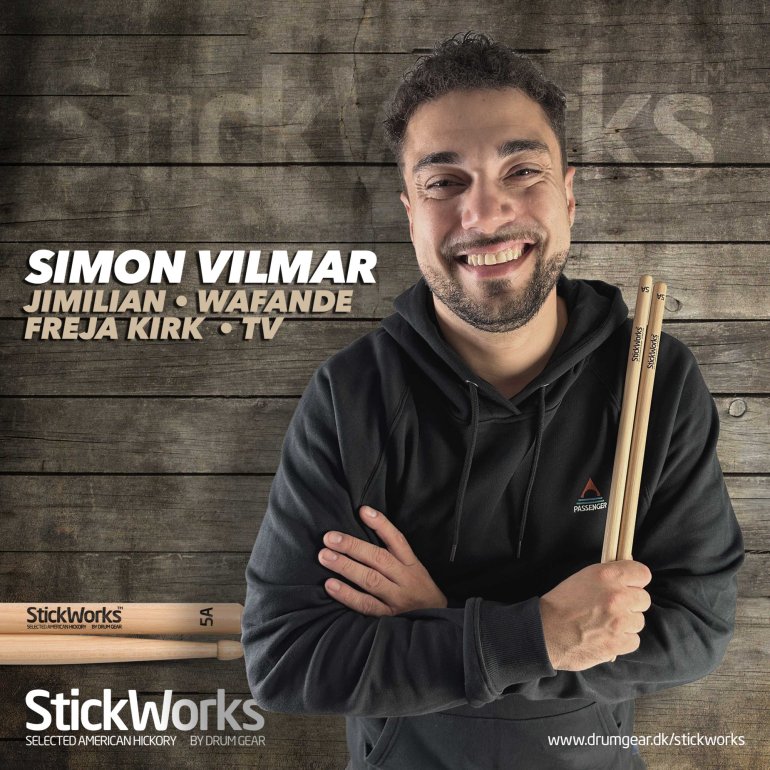 Simon Vilmar med et sæt StickWorks 5A trommestikker