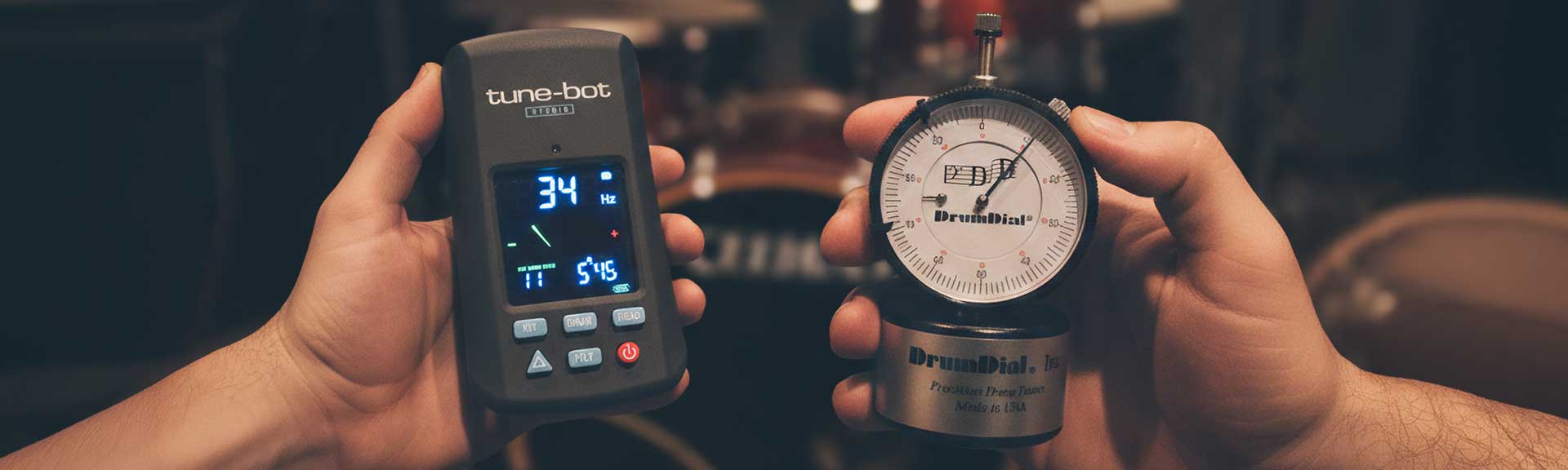 Stemmemaskine til trommer – Drum Dial og Tune-Bot i brug på trommesæt